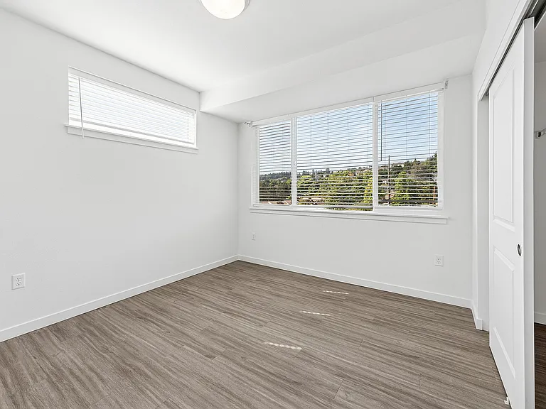 Pacific Ridge Apartments — Photo 21