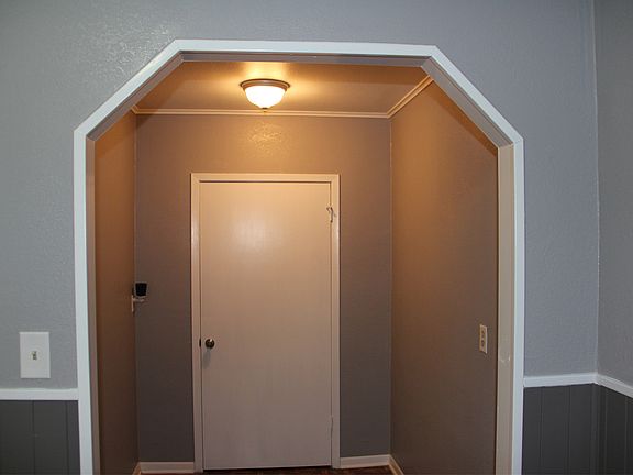 5th image of 700 E Helter St