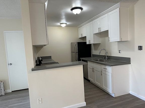 3rd image of 1607 Greenfield Ave #D