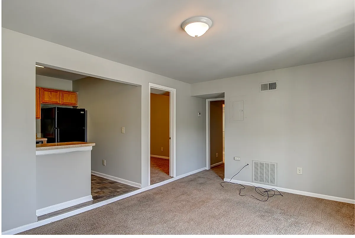 Building Photo - 855 Farmhurst Dr #E