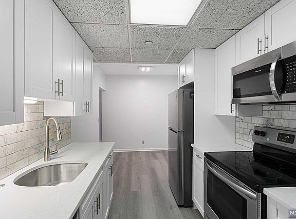 5th image of 800 Palisade Ave APT 702