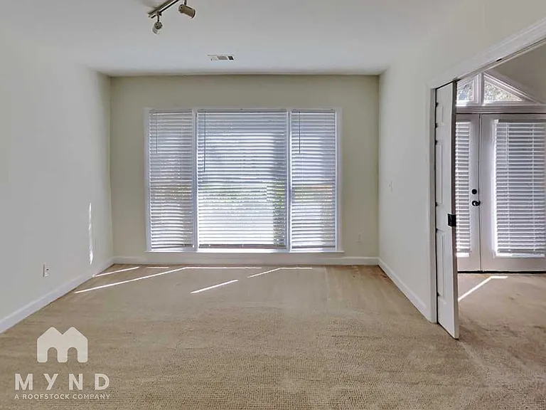 4601 Lake Village Dr — Photo 16