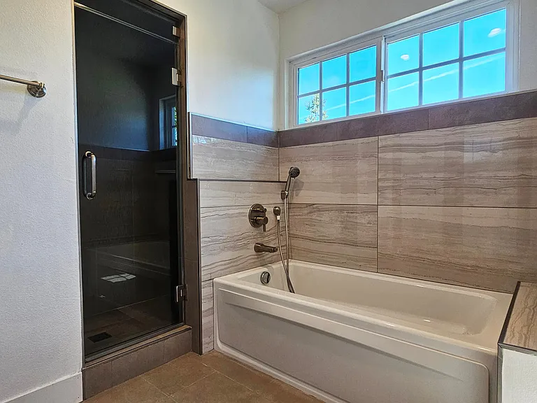 139 Plymouth Ave — Photo 11
