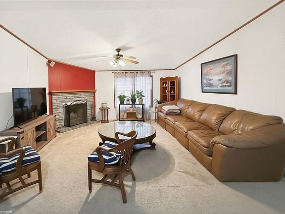 4th image of 3684 Hawthorne St