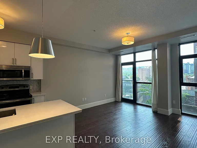 112 King St E #512 — Photo 3