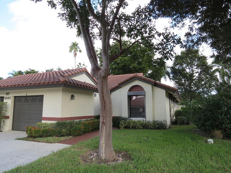 Home For Sale In Palm Chase Lakes