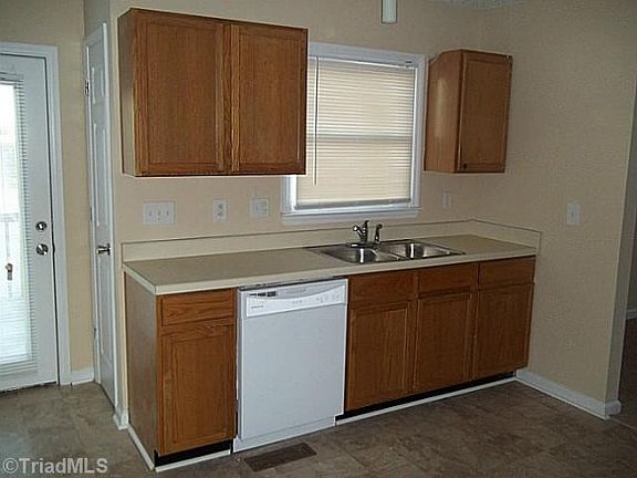 3rd image of 17 Fieldale Ct