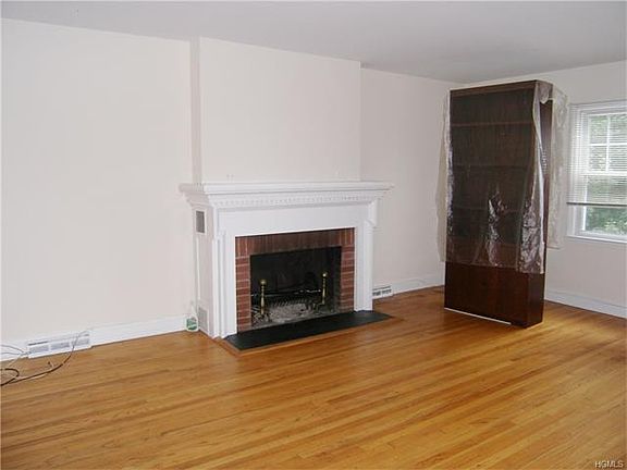 2nd image of 39 Mayfair Ln