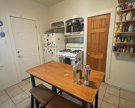 2nd image of 185 Beacon St #1
