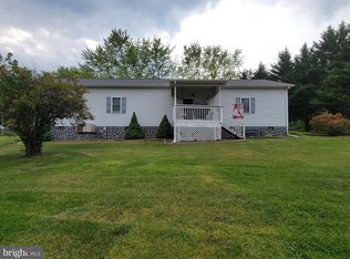 40 Fountain View Dr, Paw Paw, WV 25434