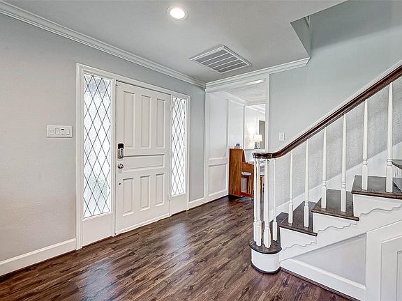 4th image of 2526 Encino Ln
