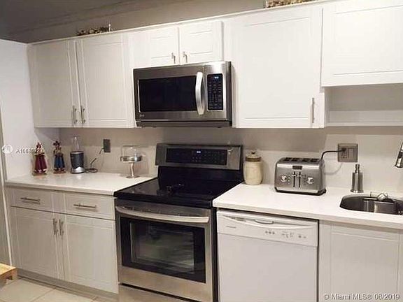 3rd image of 3946 Estepona Ave