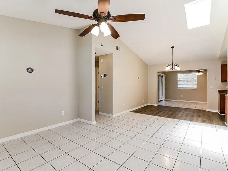 724 Iowa Woods Cir E — Photo 3