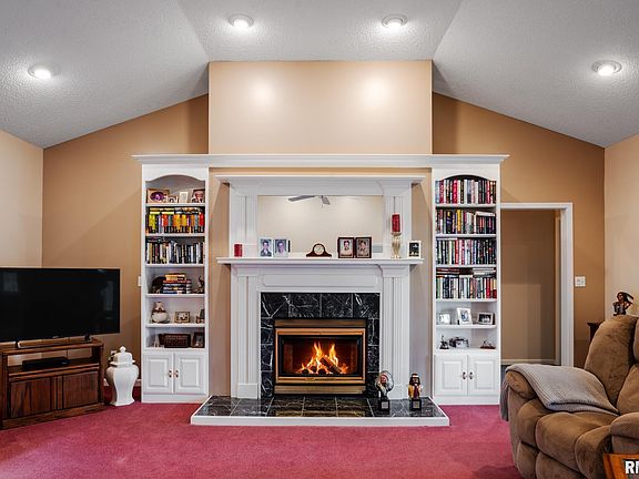 5th image of 15052 Eastland Rd