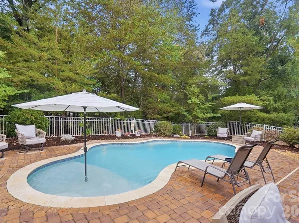 2669 Southern Trace Dr, Waxhaw, NC 28173