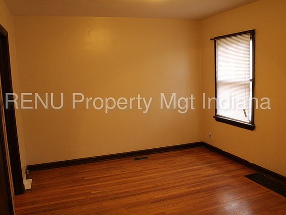 5th image of 4919 Graceland Ave