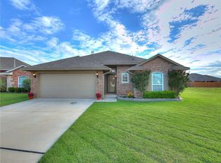 2188 Robin Ridge Ln, Edmond, OK 73012