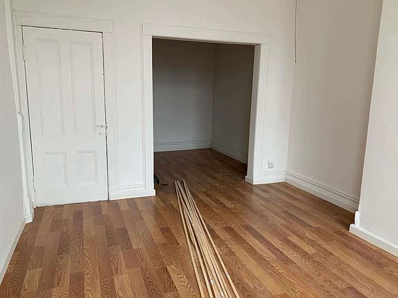 2nd image of 20-60 Steinway St #3