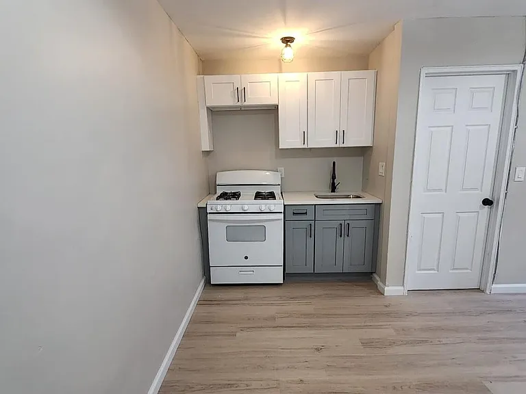 483 Lakeside Ave #1R — Photo 1