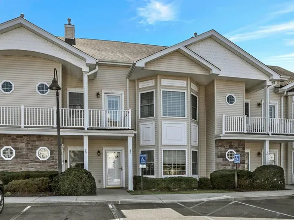 39 Autumn Drive #39, Plainview, NY 11803