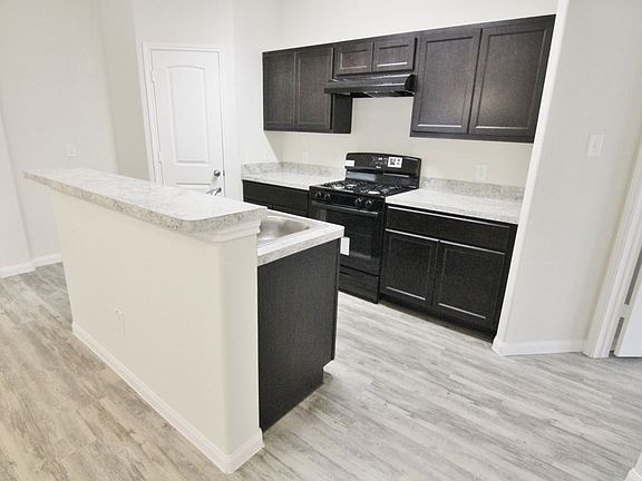 4th image of 19027 Moynihan Dr