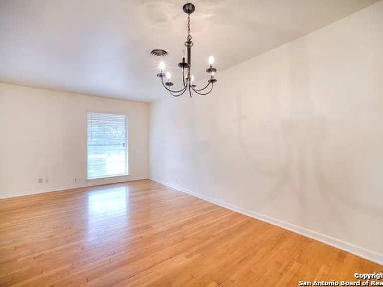 3223 Oakleaf Dr — Photo 7