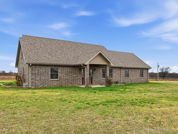 3rd image of 16145 E 255th Rd