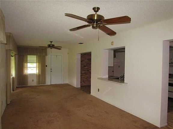 4th image of 10210 NW 80th Ct