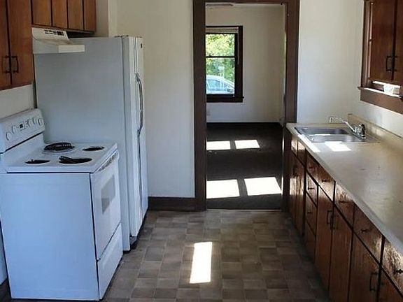 3rd image of 1109 Humboldt St