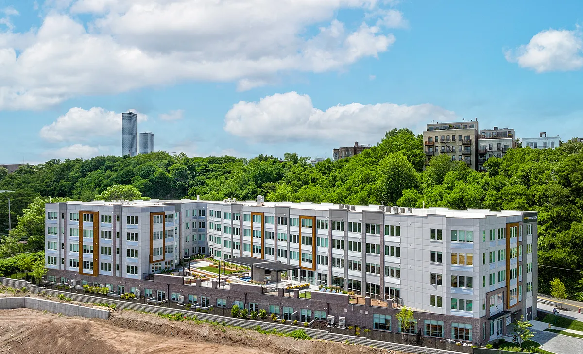 Building Photo - Sawyer