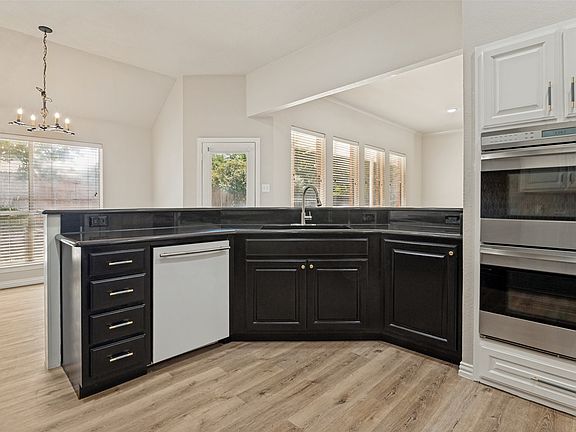 4th image of 1708 Meadow Crest Ln