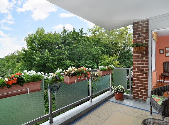 3rd image of 222 Martling Ave APT 4F