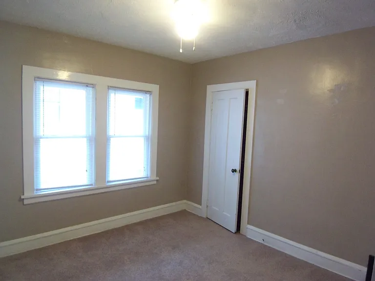 1493 Larchmont Ave #UP — Photo 8