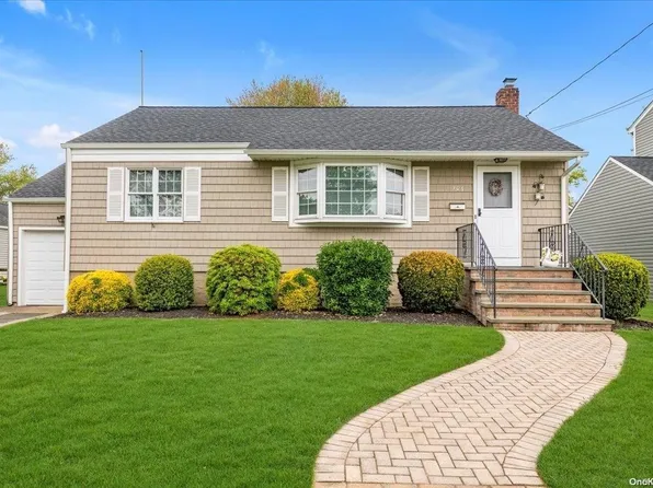 106 Ocean Avenue, Massapequa Park, NY 11762