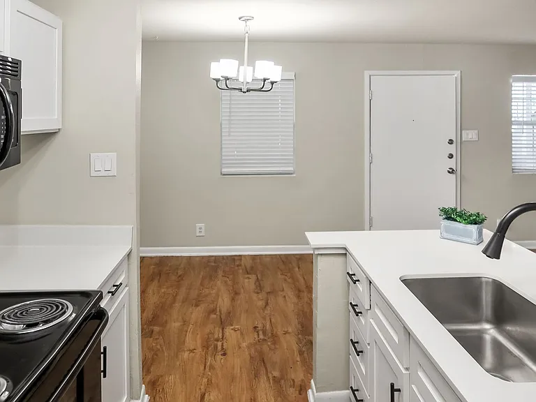Laurel Heights Apartments — Photo 50