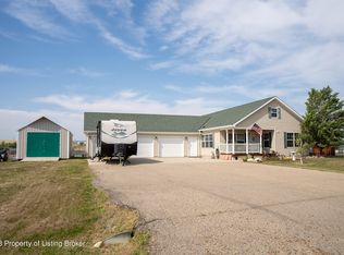 2637 Hillside Dr, Watford City, ND 58854
