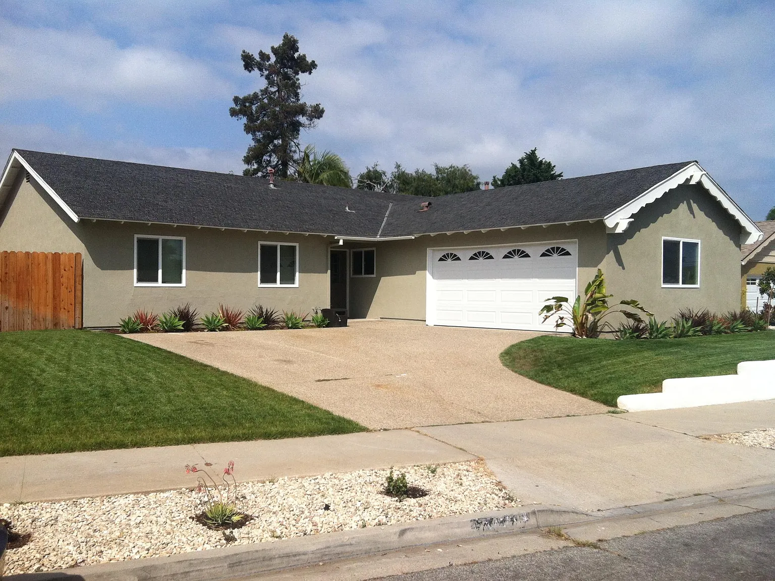 4 bed, 1500 sqft, $5,900 — Photo 1