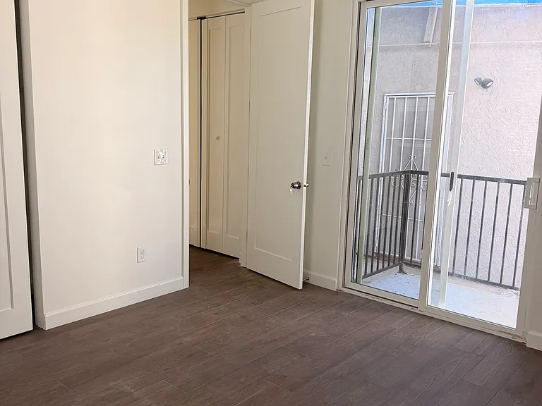 5263 Pirotte Dr — Photo 16
