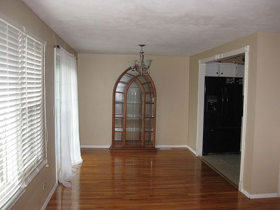 5th image of 517 Slingerland Dr