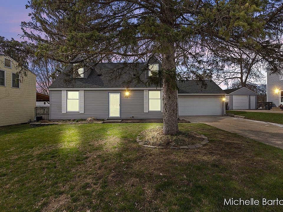 374 Brandywyne Dr NW, Comstock Park, MI 49321 | Zillow
