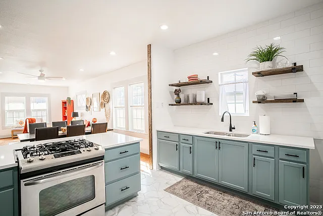 475 E French Pl — Photo 18