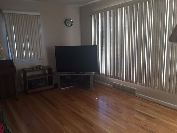 2nd image of 1010 Hull Ave