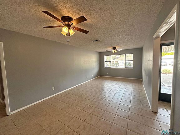 4th image of 902 Hall Dr