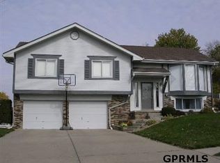 3416 S Henery Rd, Bellevue, NE 68123