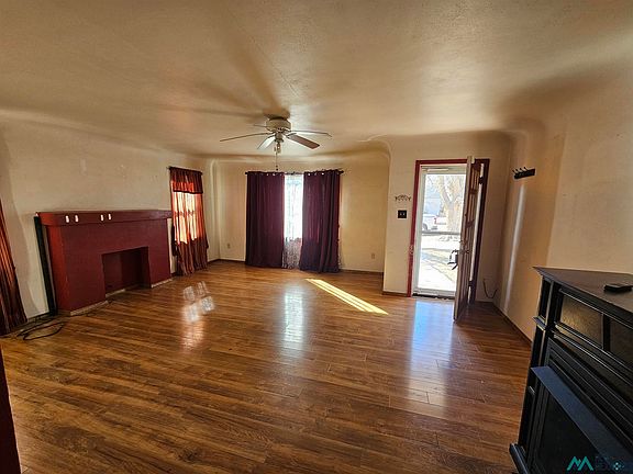 4th image of 1913 Axtell St