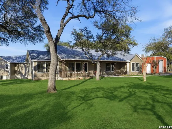 102 Winchester Dr, Bergheim, TX 78004