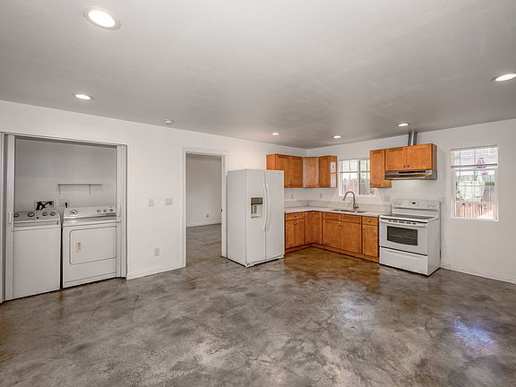 3rd image of 6227 Agnes Ave