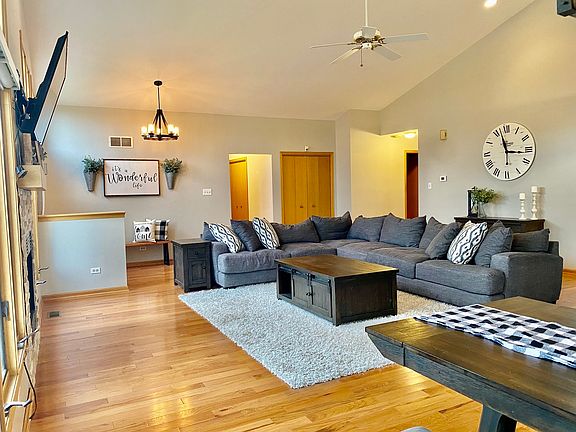 4th image of 8818 Bluebird Dr #1