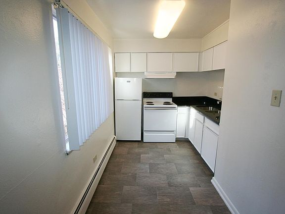 3rd image of 1443 Race St APT 33