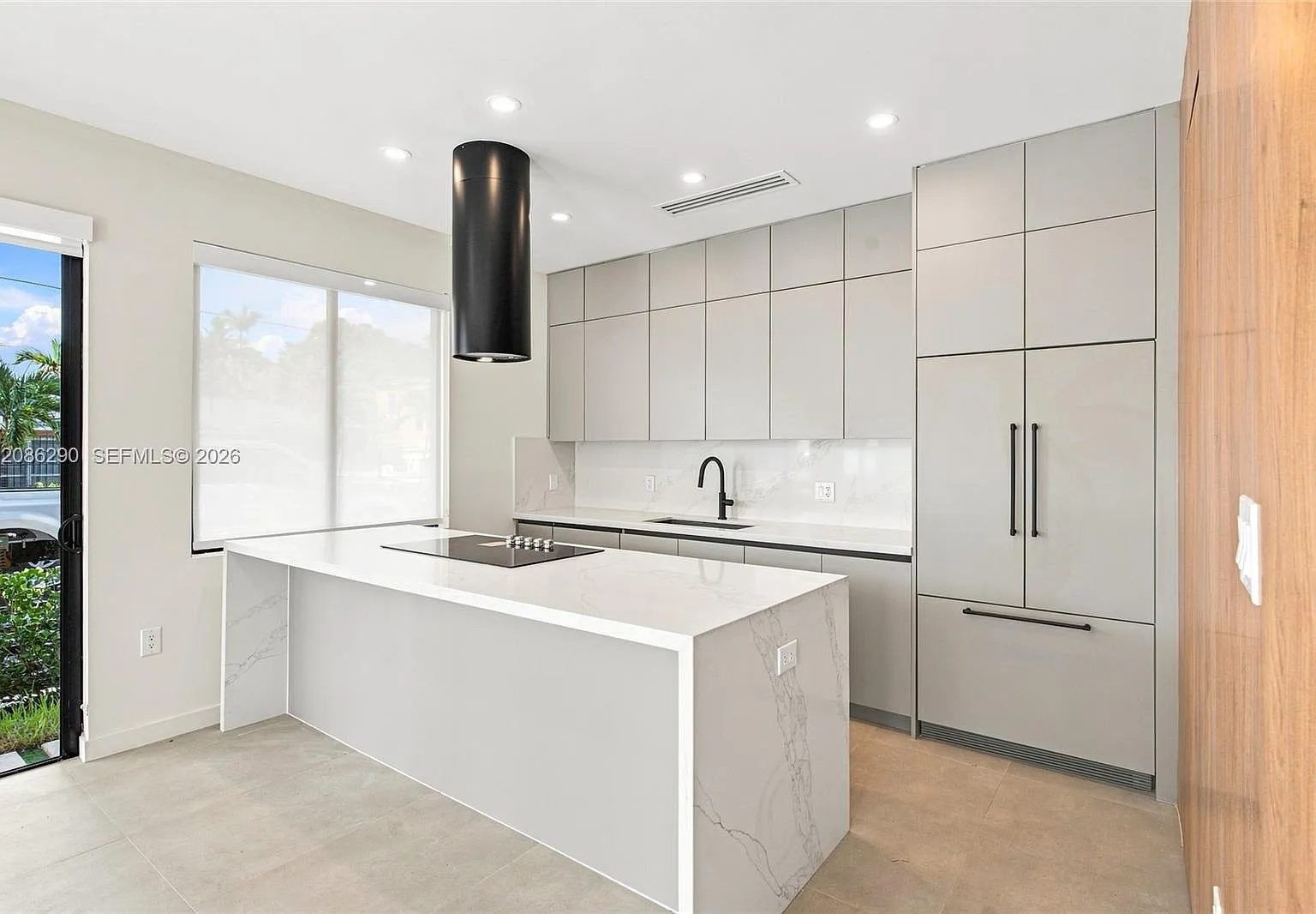 4 bed, 3.5 bath, 2156 sqft, $8,500 — Photo 2
